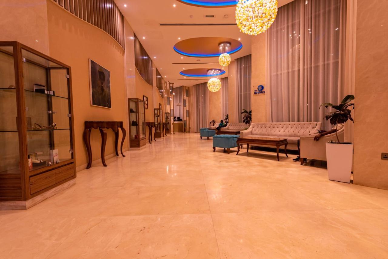 Pyramid Continental Hotel Джуба Екстериор снимка