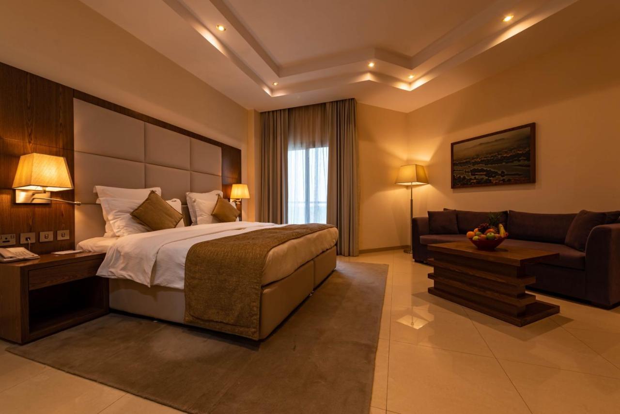 Pyramid Continental Hotel Джуба Екстериор снимка