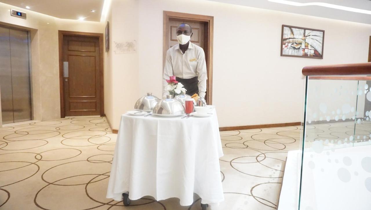 Pyramid Continental Hotel Джуба Екстериор снимка