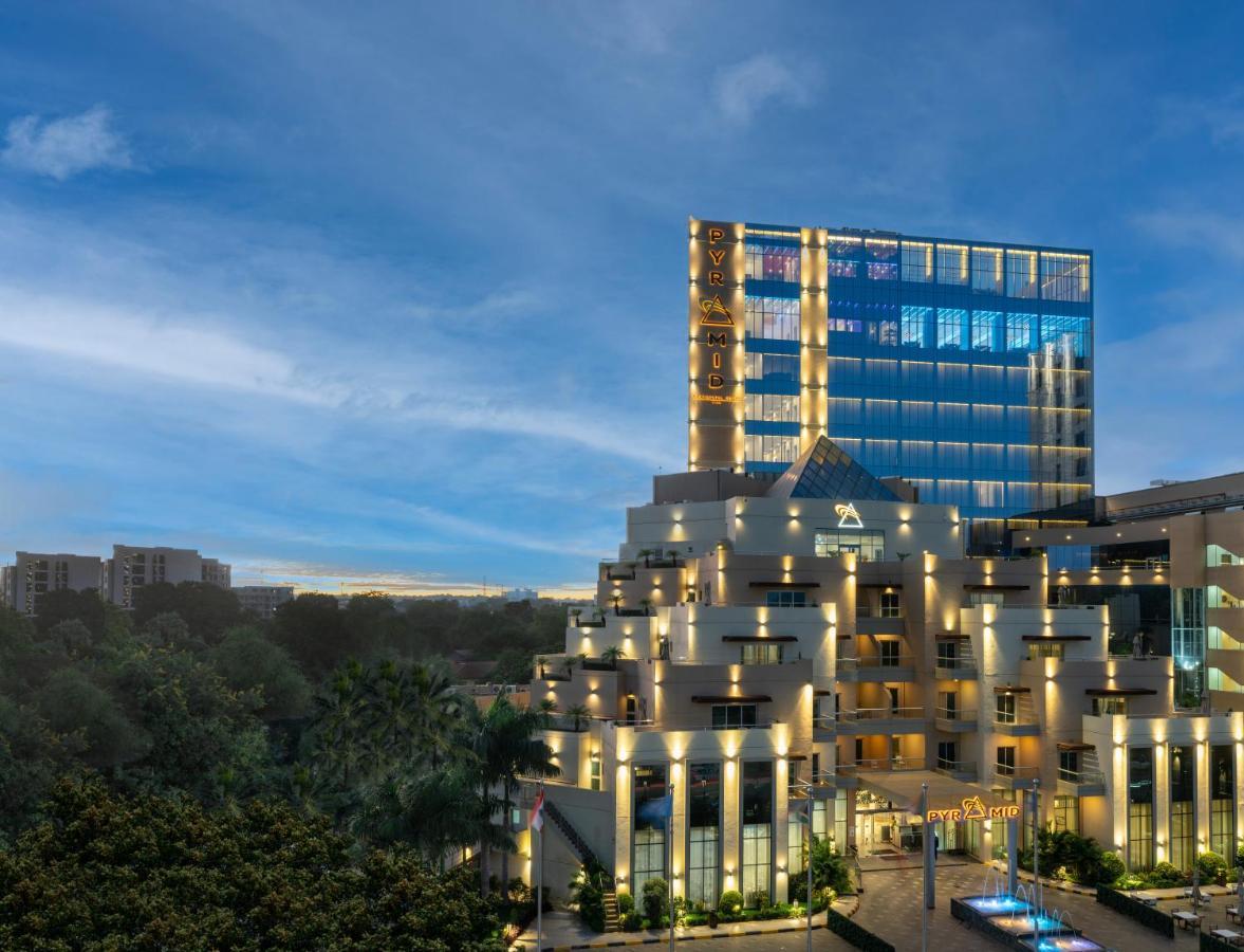 Pyramid Continental Hotel Джуба Екстериор снимка