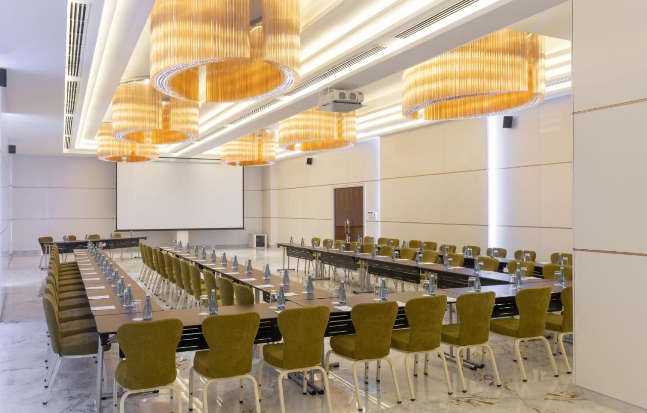 Pyramid Continental Hotel Джуба Екстериор снимка