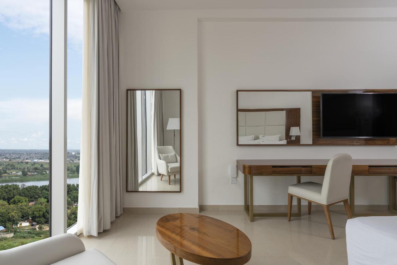 Pyramid Continental Hotel Джуба Екстериор снимка