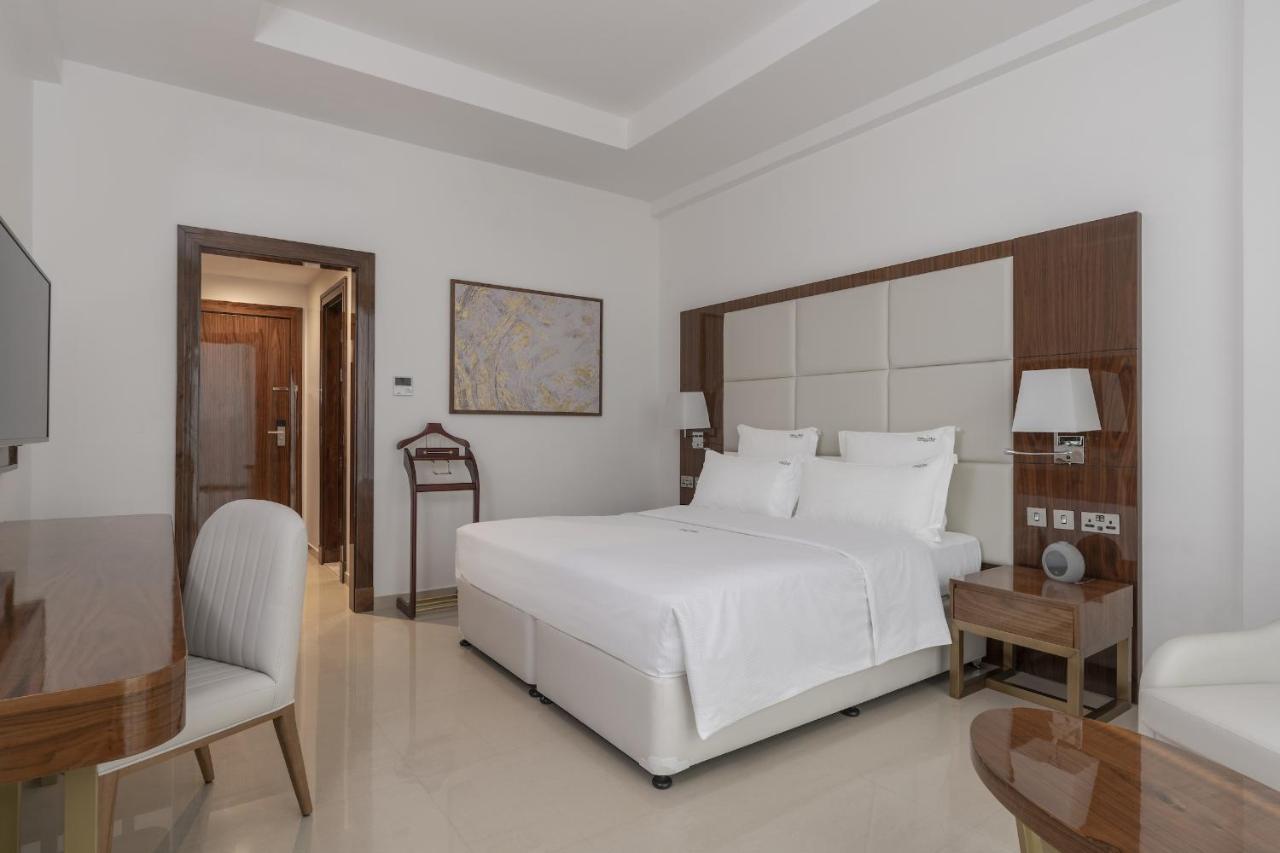 Pyramid Continental Hotel Джуба Екстериор снимка