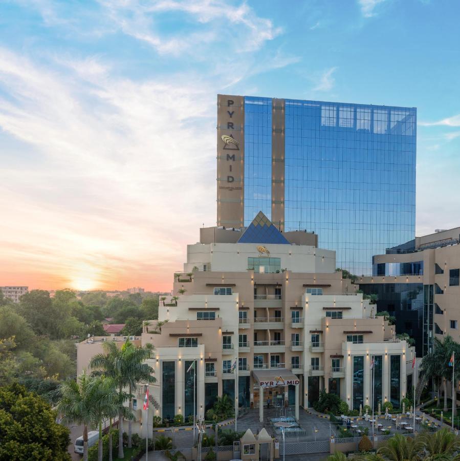 Pyramid Continental Hotel Джуба Екстериор снимка