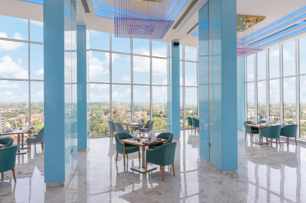 Pyramid Continental Hotel Джуба Екстериор снимка