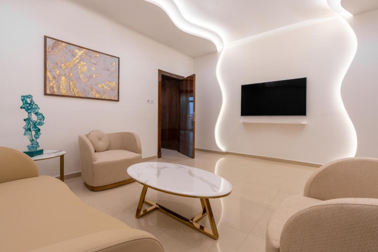 Pyramid Continental Hotel Джуба Екстериор снимка