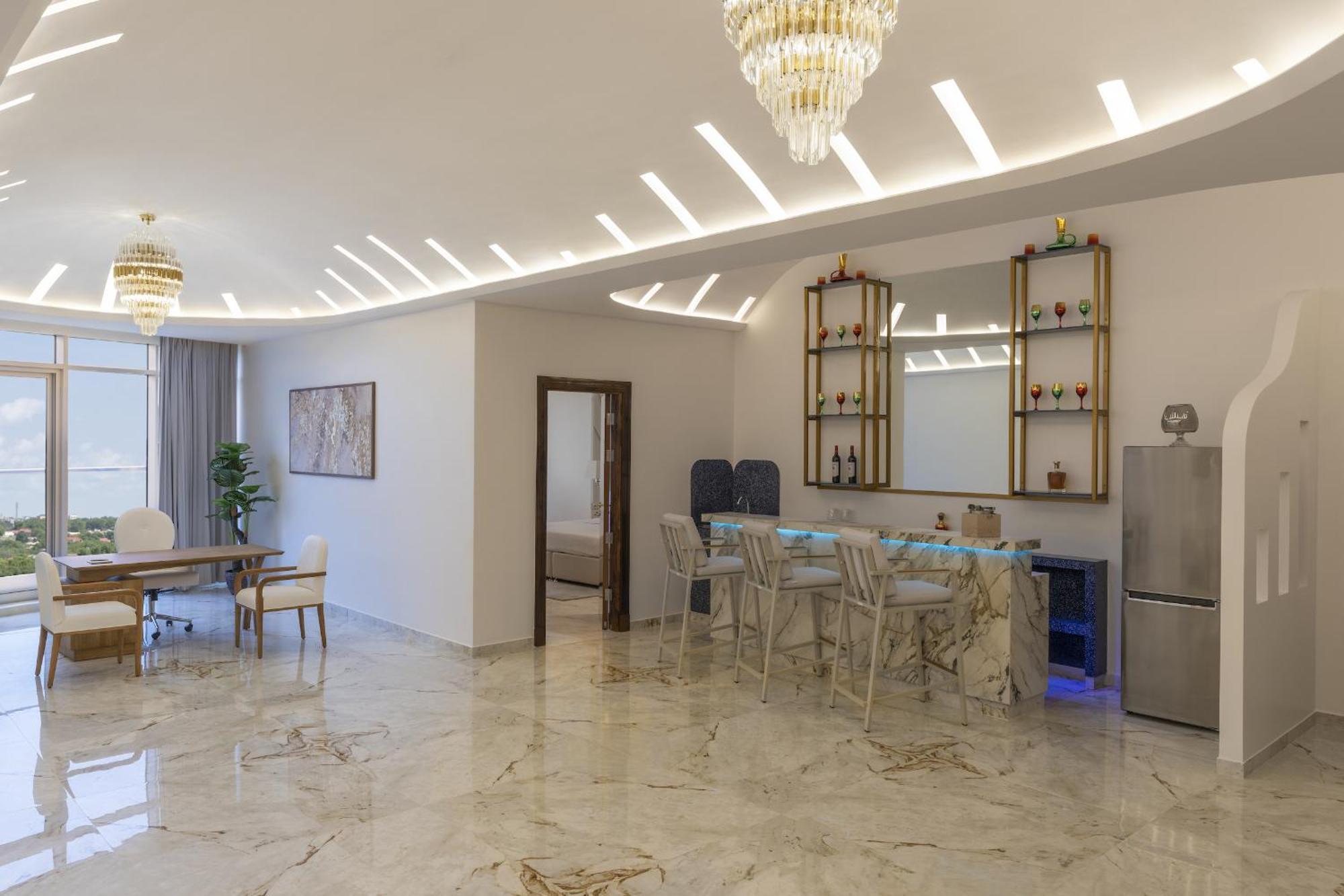 Pyramid Continental Hotel Джуба Стая снимка