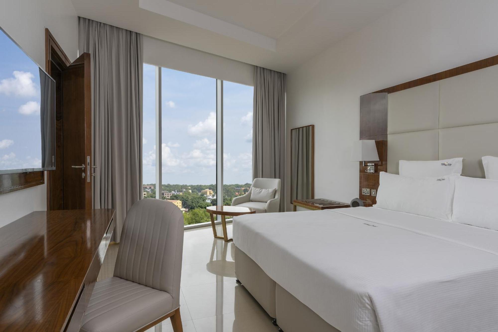Pyramid Continental Hotel Джуба Стая снимка