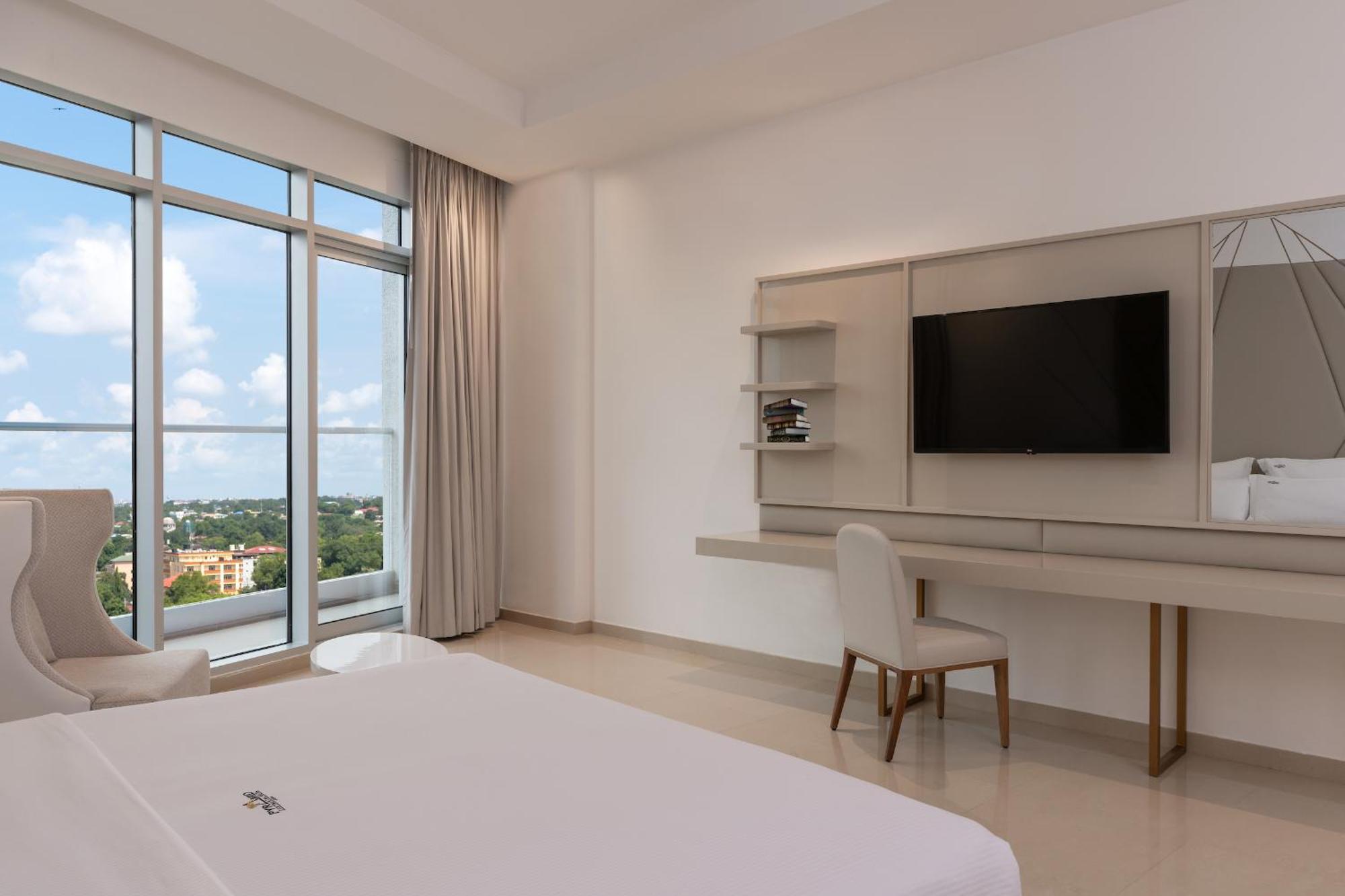 Pyramid Continental Hotel Джуба Стая снимка