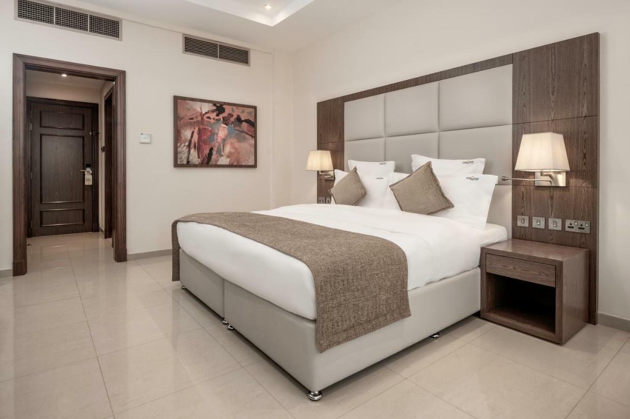 Pyramid Continental Hotel Джуба Екстериор снимка